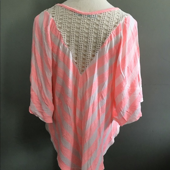 💖Host Pick💖 Maurices dolman sleeve, chevron-striped top with crochet detailing - Picture 5 of 12